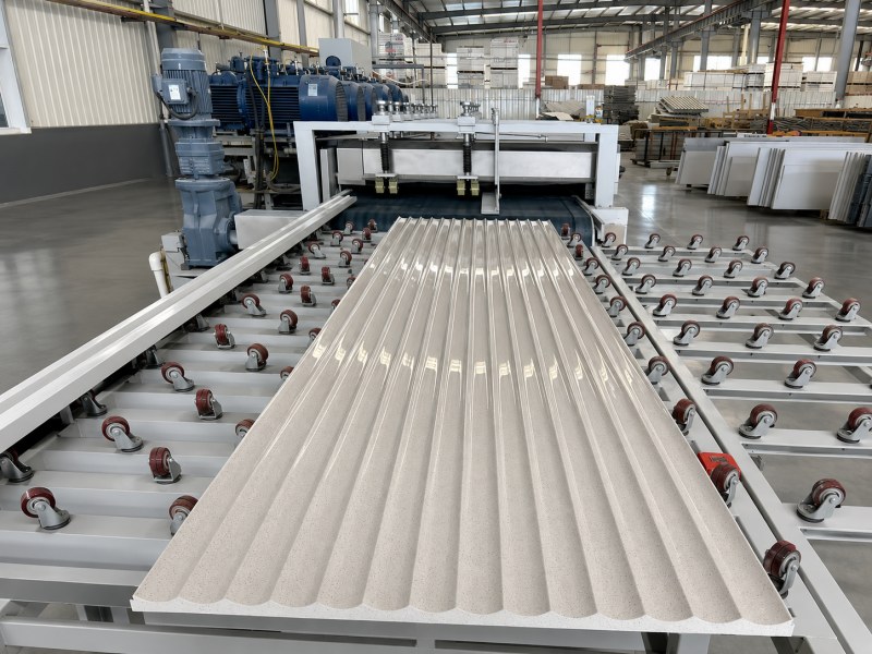 Stone panel passing through the continuous profiling and polishing process Stone panel passing through the continuous profiling and polishing process